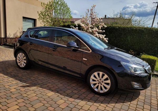 Opel Astra cena 26900 przebieg: 176000, rok produkcji 2010 z Sławno małe 436